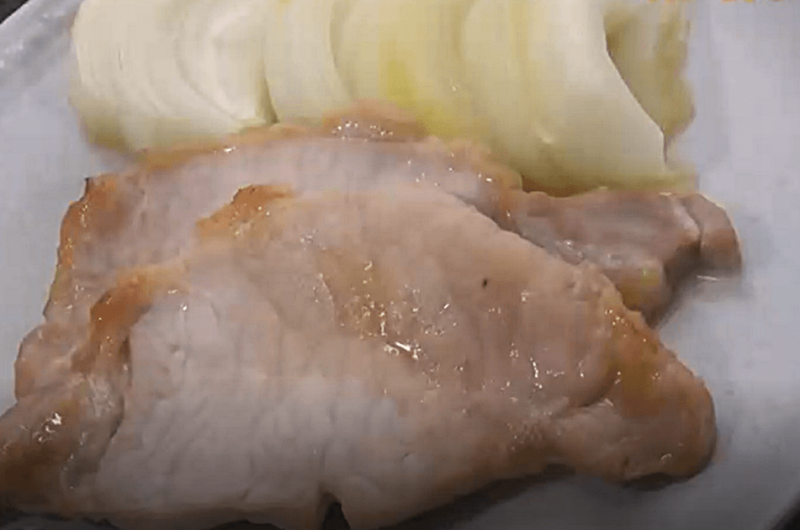 トースタートンテキと玉ねぎマリネ（豚肉ベスト調理法：マコ）