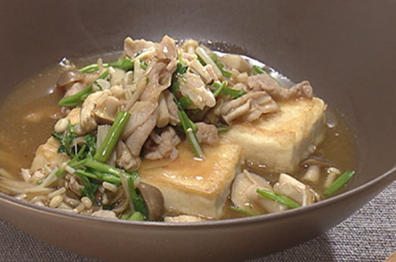 「豆腐ステーキの豚肉きのこあん」ワタナベマキ